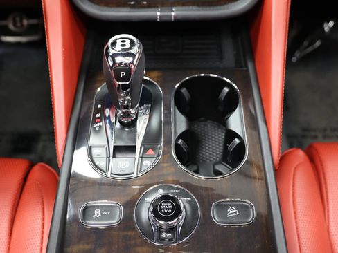 Used 2022 Bentley Bentayga AWD/4WD image 44