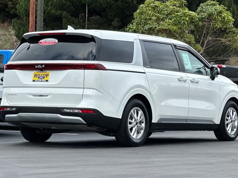 Certified 2023 Kia Carnival LX image 5