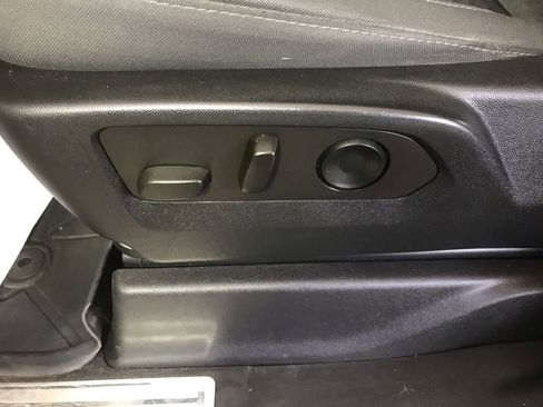 Used 2022 Chevrolet Silverado 1500 LT image 8