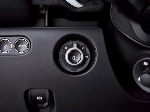 Used 2025 McLaren Artura Spider image 48