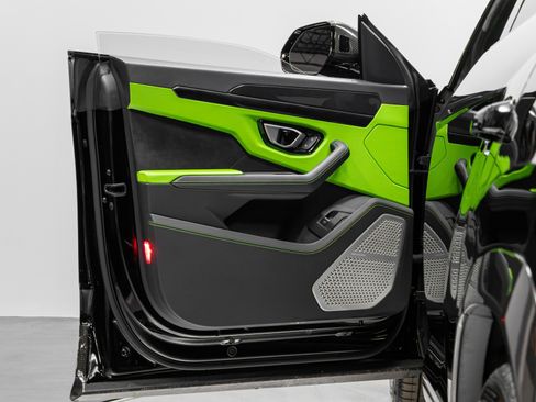 Used 2022 Lamborghini Urus image 61