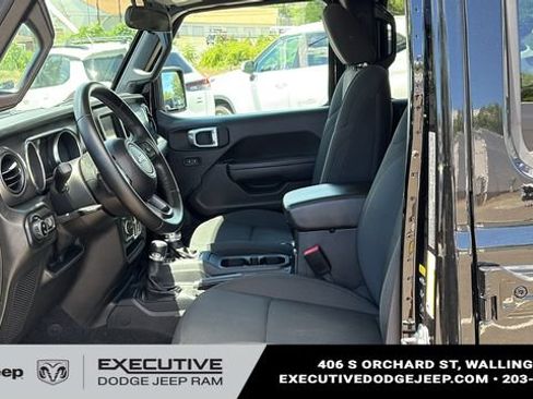 Used 2022 Jeep Gladiator Sport AWD/4WD image 9