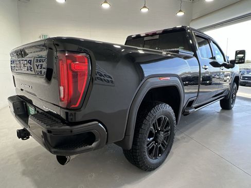 Used 2021 GMC Sierra 2500 Denali w/ Denali Black Diamond Edition AWD/4WD image 8