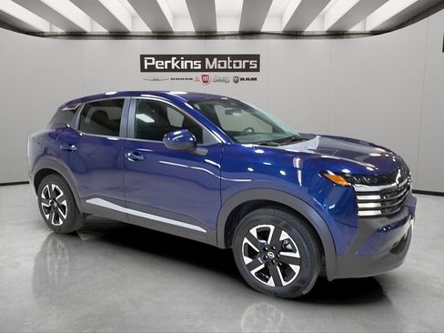 Used 2025 Nissan Kicks SV AWD/4WD image 8