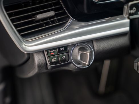 Used 2018 Porsche Panamera 4 image 15