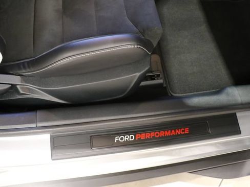 Used 2022 Ford Mustang Shelby GT500 w/ Carbon Fiber Track Pack RWD image 10