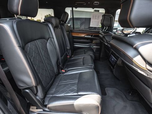 Used 2022 Jeep Grand Wagoneer Series III w/ Flexible Seating Group AWD/4WD image 27