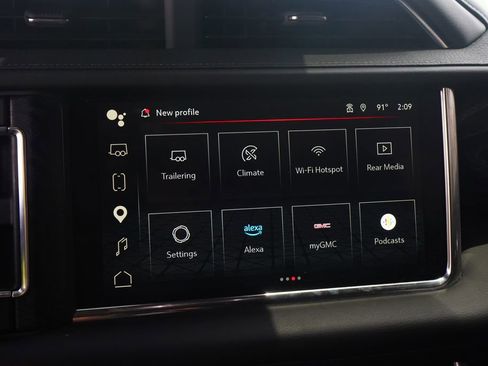 Used 2024 GMC Yukon Denali w/ Advanced Technology Package AWD/4WD image 27