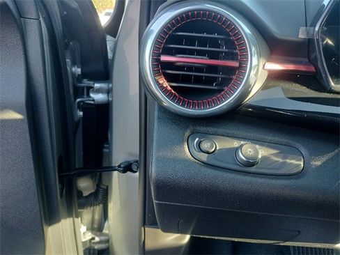 Used 2025 Chevrolet Trax RS w/ Driver Confidence Package image 22