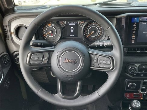 Used 2025 Jeep Wrangler Willys image 11