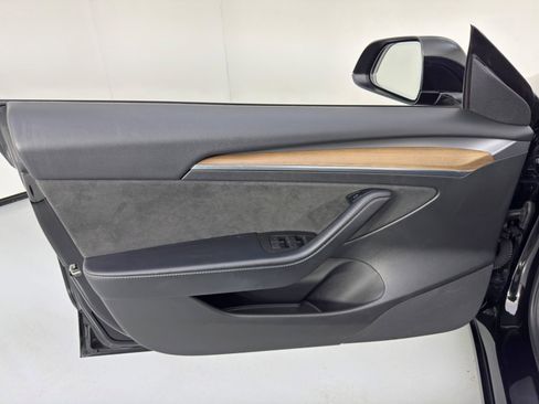 Used 2022 Tesla Model 3 Standard Range image 41