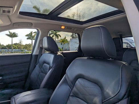 Used 2023 Nissan Pathfinder Platinum image 24