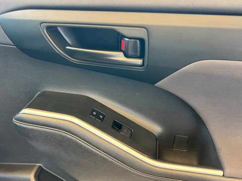 Certified 2024 Toyota Highlander LE image 22