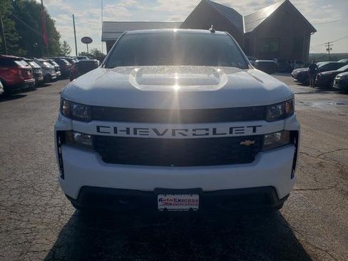 Used 2020 Chevrolet Silverado 1500 Custom w/ Custom Value Package AWD/4WD image 2