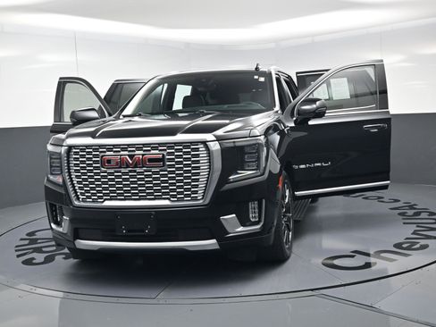 Used 2023 GMC Yukon Denali w/ Advanced Technology Package image 23