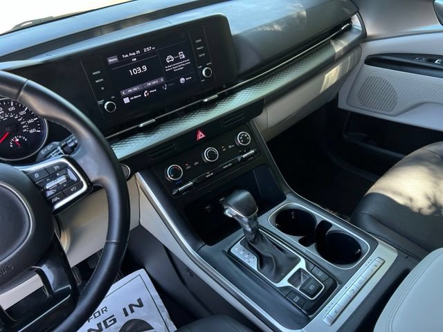 Used 2022 Kia Carnival LX FWD image 34