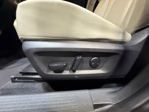 Used 2025 Nissan Rogue SV w/ SV Premium Package image 14