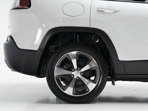 Used 2019 Jeep Cherokee Limited image 50