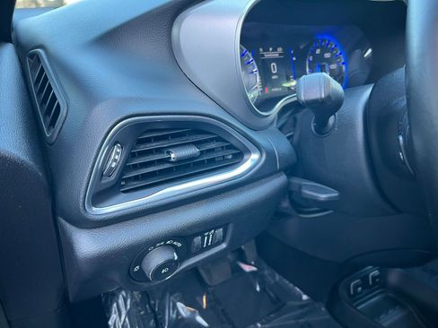 Used 2019 Chrysler Pacifica Touring Plus w/ S Appearance Package image 26