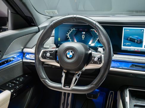 Used 2024 BMW 760i xDrive w/ Executive Package AWD/4WD image 21