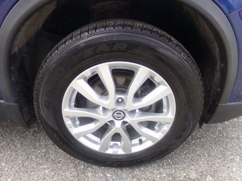 Used 2018 Nissan Rogue SV w/ Premium Package image 17