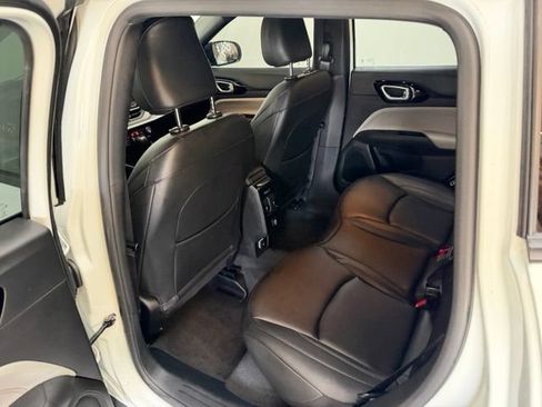 Certified 2025 Jeep Compass Limited AWD/4WD image 35