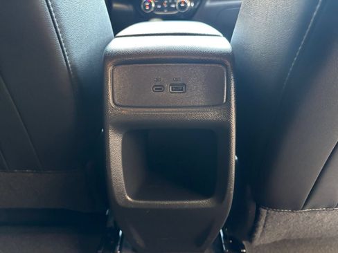 Used 2025 Chevrolet Trax LT FWD image 22