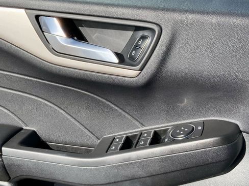 Used 2021 Ford Escape SE image 48