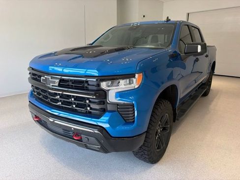 Used 2024 Chevrolet Silverado 1500 LT Trail Boss w/ LT Trail Boss Premium Package AWD/4WD image 3