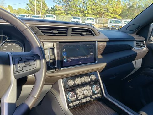 Used 2021 GMC Yukon Denali w/ Denali Premium Package image 20