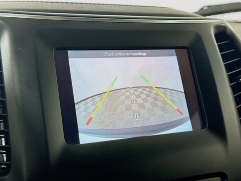 Used 2020 Jeep Cherokee Latitude Plus w/ Cold Weather Group AWD/4WD image 17