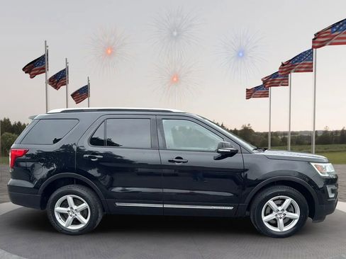 Used 2016 Ford Explorer XLT w/ Equipment Group 201A image 4