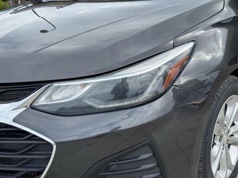 Used 2019 Chevrolet Cruze LT w/ Convenience Package FWD image 8
