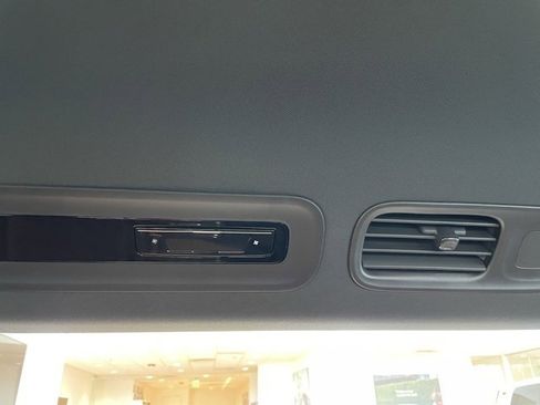 New 2025 Volkswagen ID. Buzz Pro S image 24