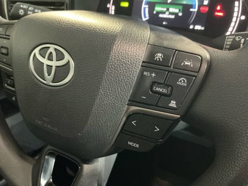 Used 2025 Toyota Camry LE FWD image 20