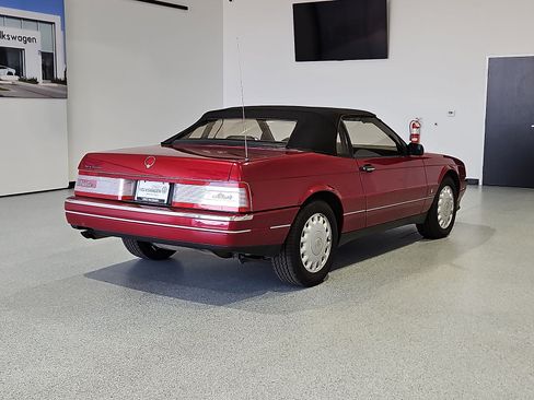Used 1993 Cadillac Allante FWD image 8