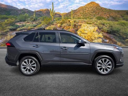 Used 2022 Toyota RAV4 Limited FWD image 3