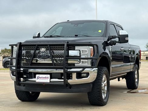 Used 2017 Ford F250 King Ranch w/ King Ranch Ultimate Package AWD/4WD image 3