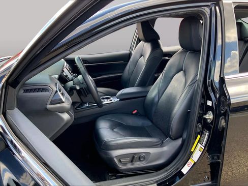 Used 2018 Toyota Camry XSE FWD image 8