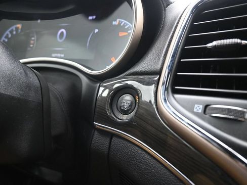 Used 2017 Jeep Grand Cherokee Overland AWD/4WD image 25