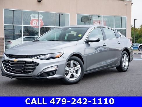 Used 2024 Chevrolet Malibu LT image 2