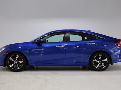 Used 2017 Honda Civic Touring image 4