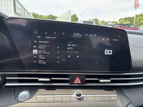 Used 2023 Hyundai Elantra Limited FWD image 12
