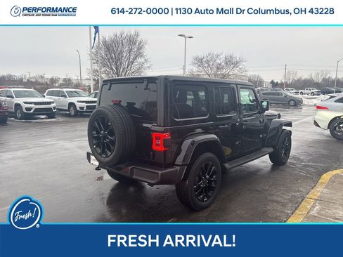 Used 2025 Jeep Wrangler Unlimited Sahara image 4