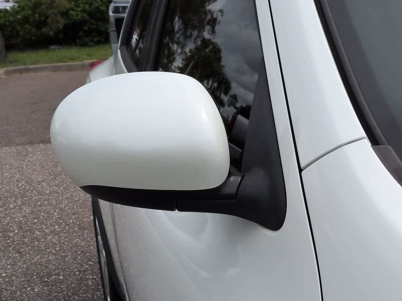Used 2014 Nissan Juke S FWD image 12