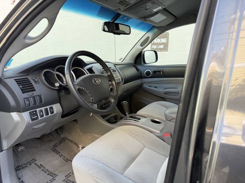 Used 2011 Toyota Tacoma 4x4 Double Cab w/ SR5 Pkg #2 image 13