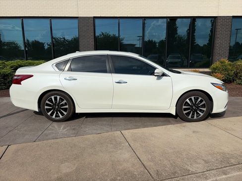 Used 2018 Nissan Altima 2.5 SV w/ 2.5 SV Technology Package FWD image 4