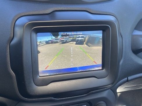 Used 2021 Jeep Renegade Latitude w/ Convenience Group image 3