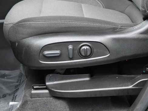 Used 2023 Chevrolet Traverse LT FWD image 12