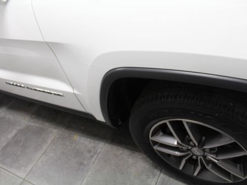 Used 2017 Jeep Grand Cherokee Limited AWD/4WD image 35